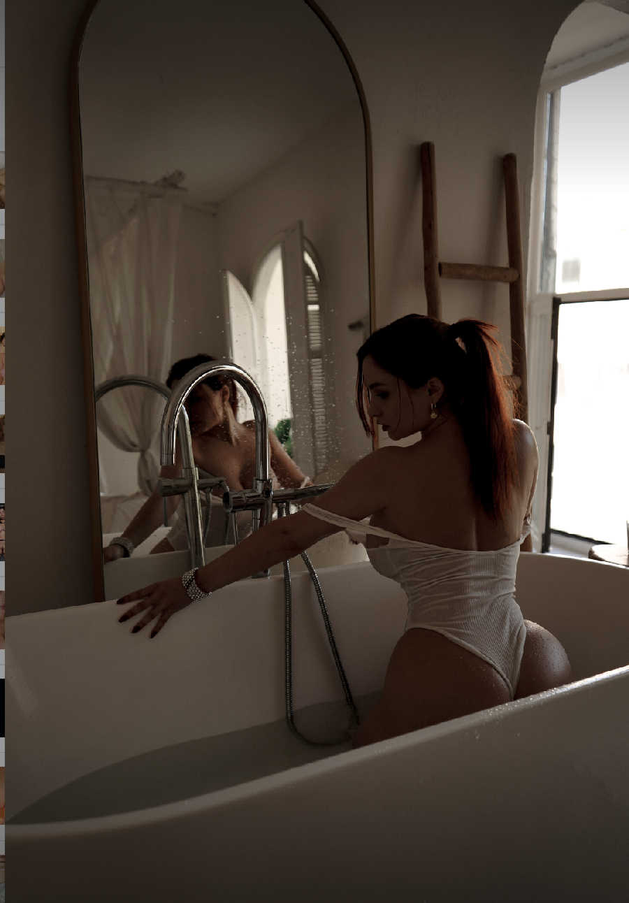 A playful frame from Miranda Faith nude — online in Batam