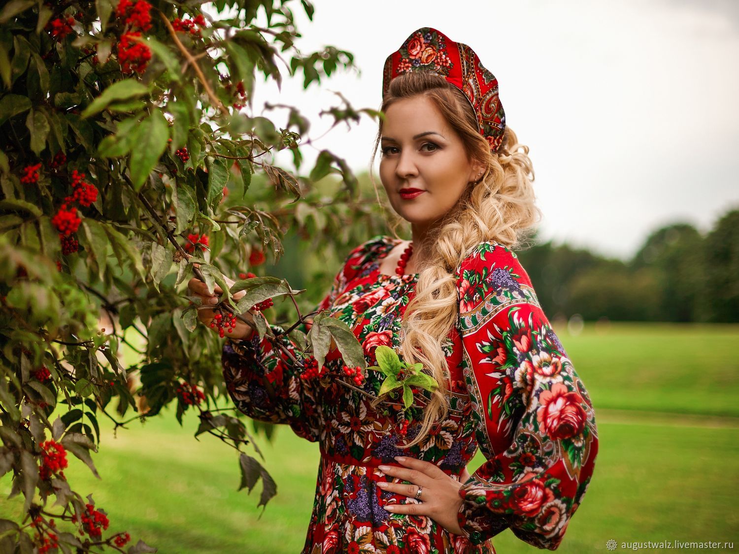 Women in Slavic costumes in Batam