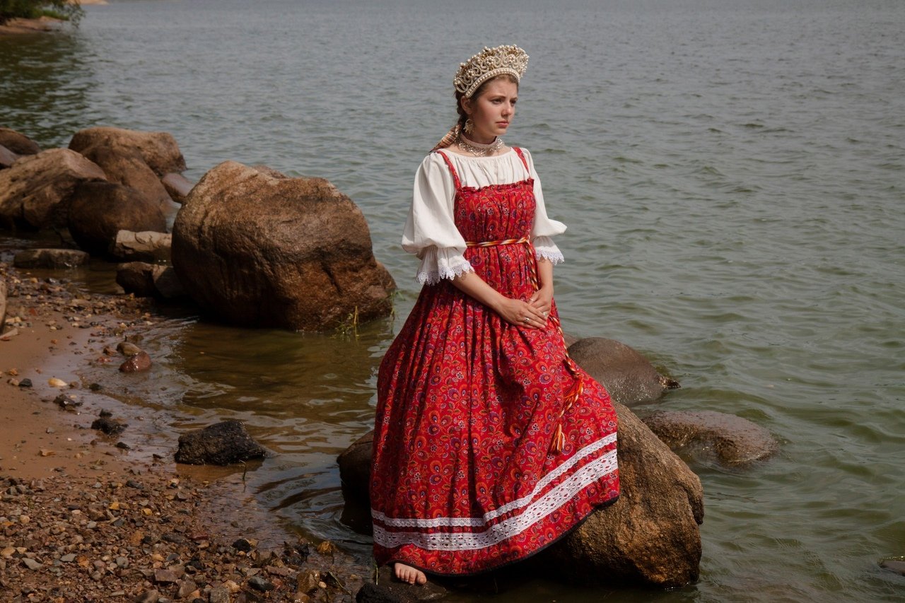 Women in Slavic costumes in Batam