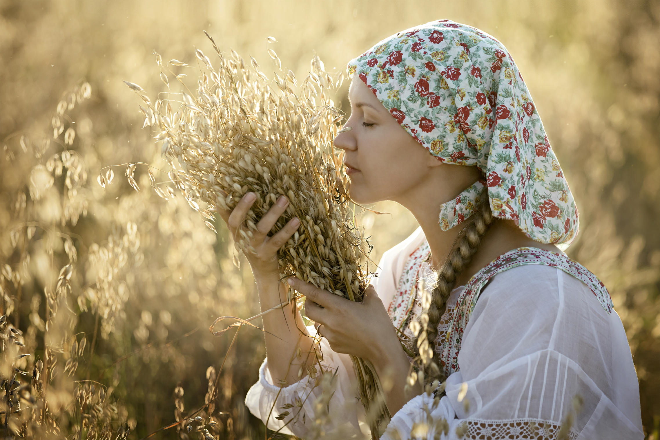 Photo Women in Slavic costumes in Batam