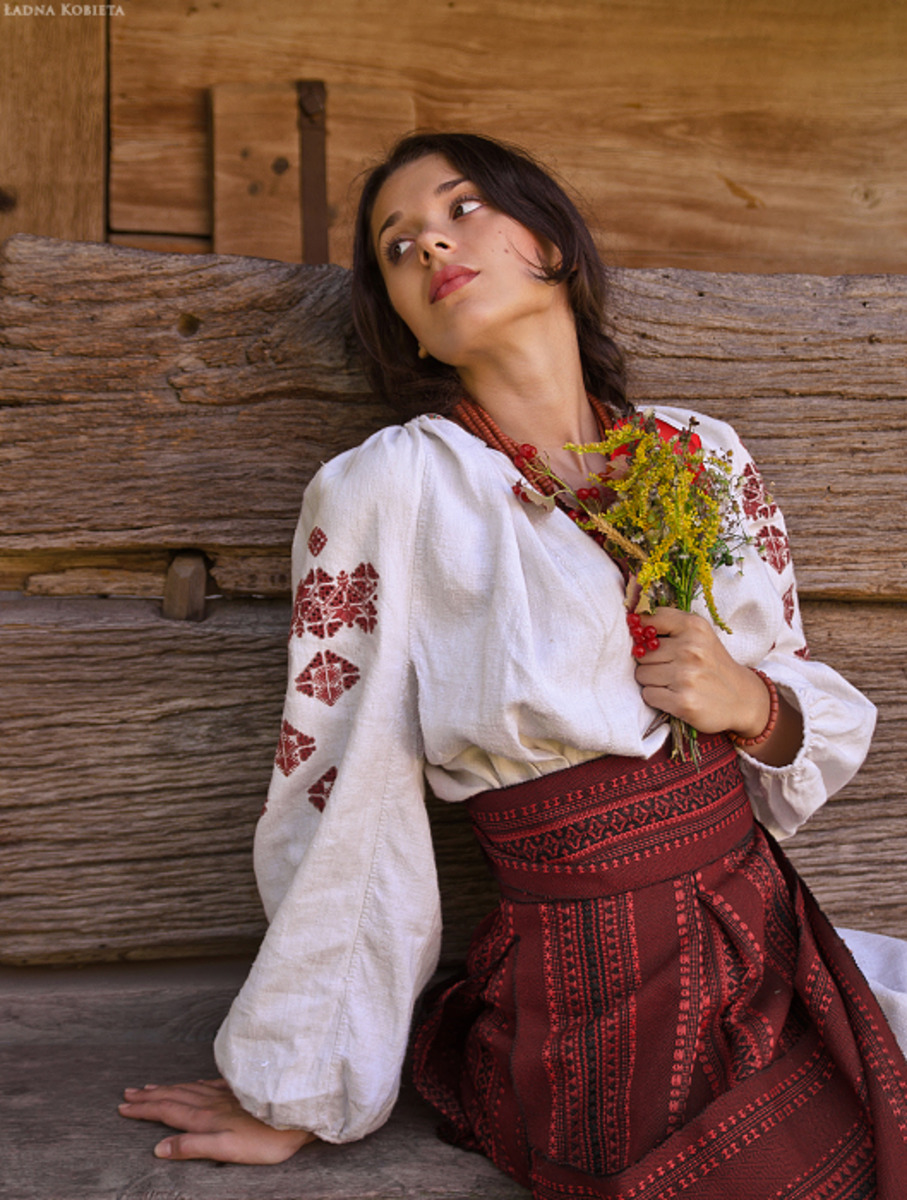Girls in Slavic costumes in Batam
