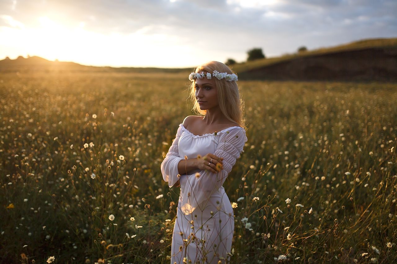 Girls in Slavic costumes in Batam