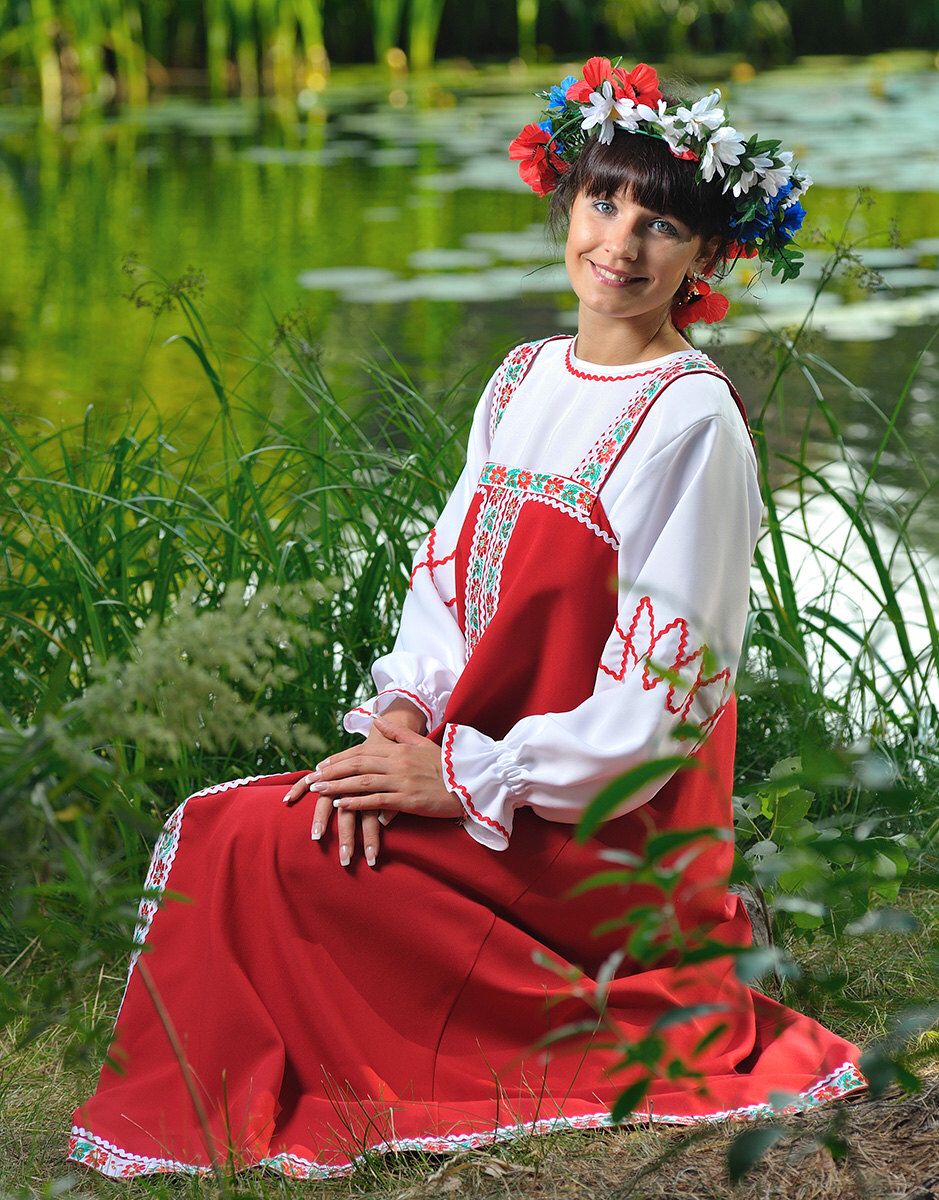 Beautiful girl Girls in Slavic costumes in Batam