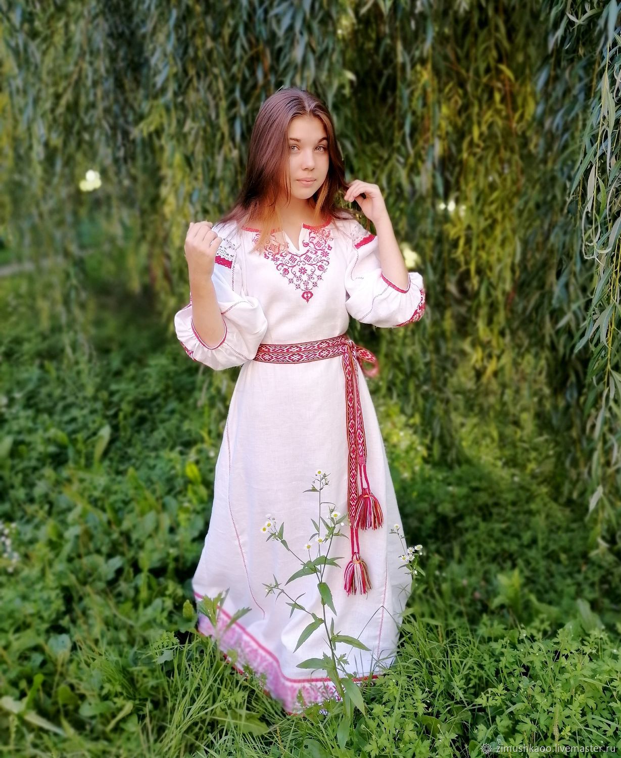 Girl Girls in Slavic costumes in Batam