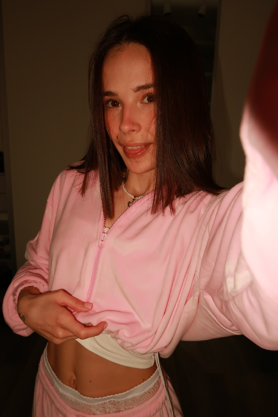 Tina brings the glow — live moments in Batam