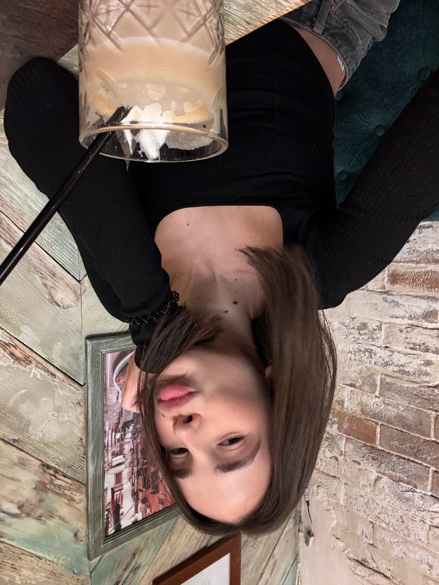 Fresh photos, fresh mood — Tina online in Batam